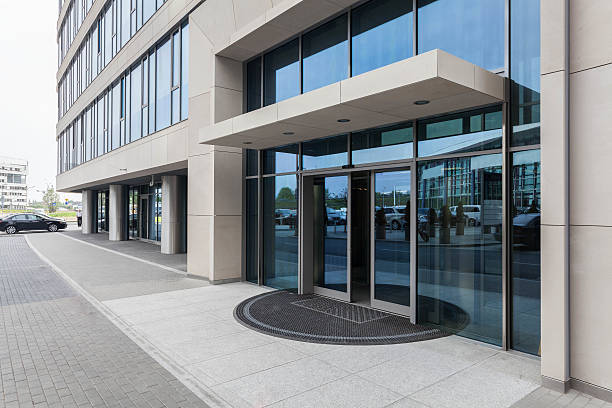 Commercial Glass Applications: From Storefronts to Office Buildings